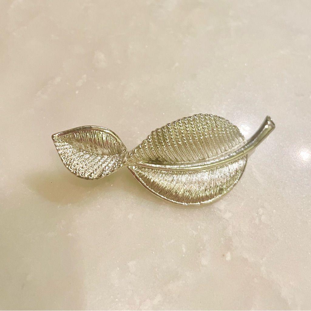 Vintage Silver Tone Leaf Brooch 55$